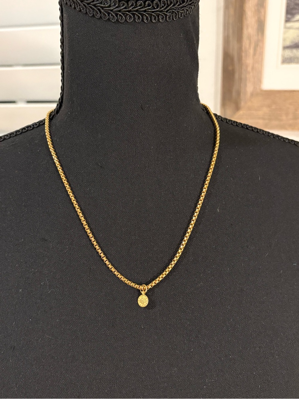 Gold Tone Pendant Chain Necklace - Unbranded